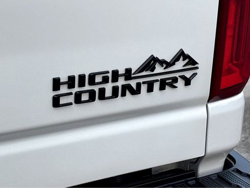 Used 2024 Chevrolet Silverado 2500 High Country w/ Technology Package image 28