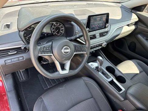 Used 2025 Nissan Altima 2.5 SV FWD image 23