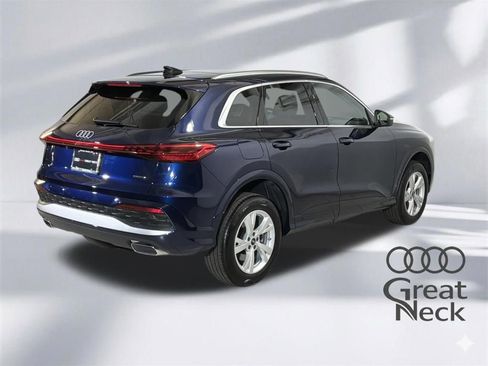 Certified 2025 Audi Q5 Premium w/ Convenience Package image 11