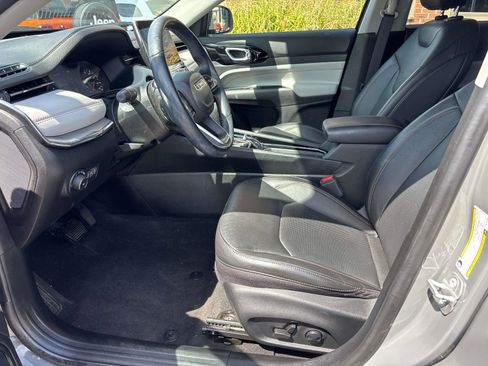 Used 2022 Jeep Compass Limited image 8