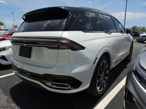 Used 2025 Lincoln Nautilus Reserve AWD/4WD image 17