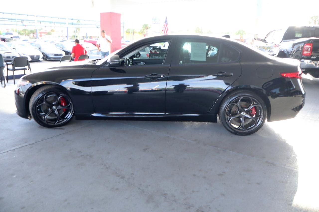 Used 2019 Alfa Romeo Giulia w/ Quick Order Package 22K Sport RWD image 10