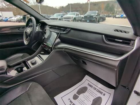 Used 2021 Jeep Grand Cherokee L Laredo image 29