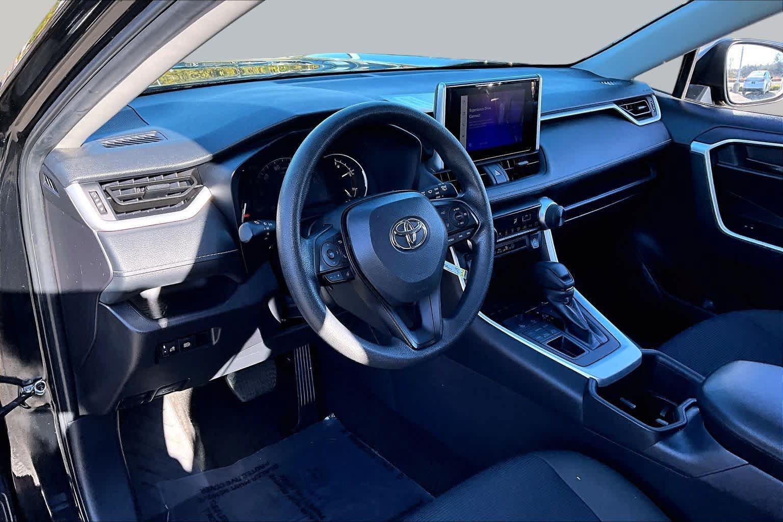 Certified 2025 Toyota RAV4 LE AWD/4WD image 17