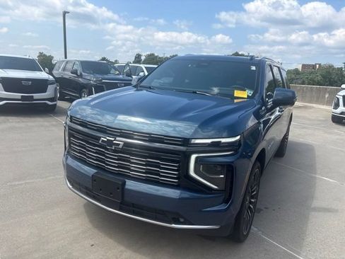 Used 2026 Chevrolet Suburban High Country AWD/4WD image 1