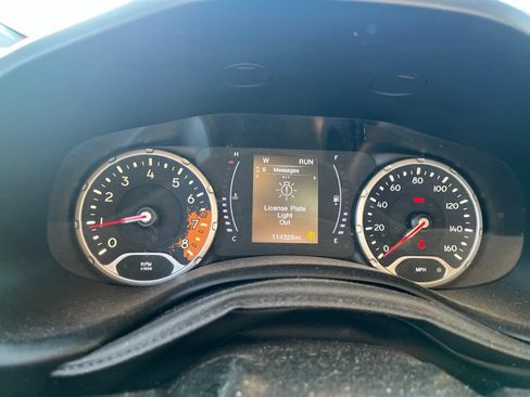 Used 2018 Jeep Renegade Altitude FWD image 12