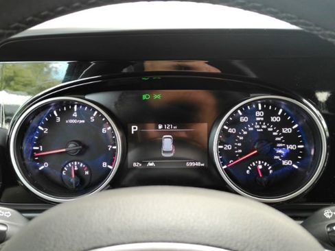 Used 2024 Kia Carnival EX FWD image 45