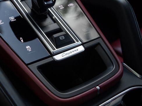 Certified 2023 Porsche Cayenne Turbo AWD/4WD image 28