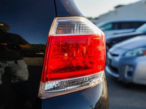 Used 2013 Toyota Highlander Limited image 9