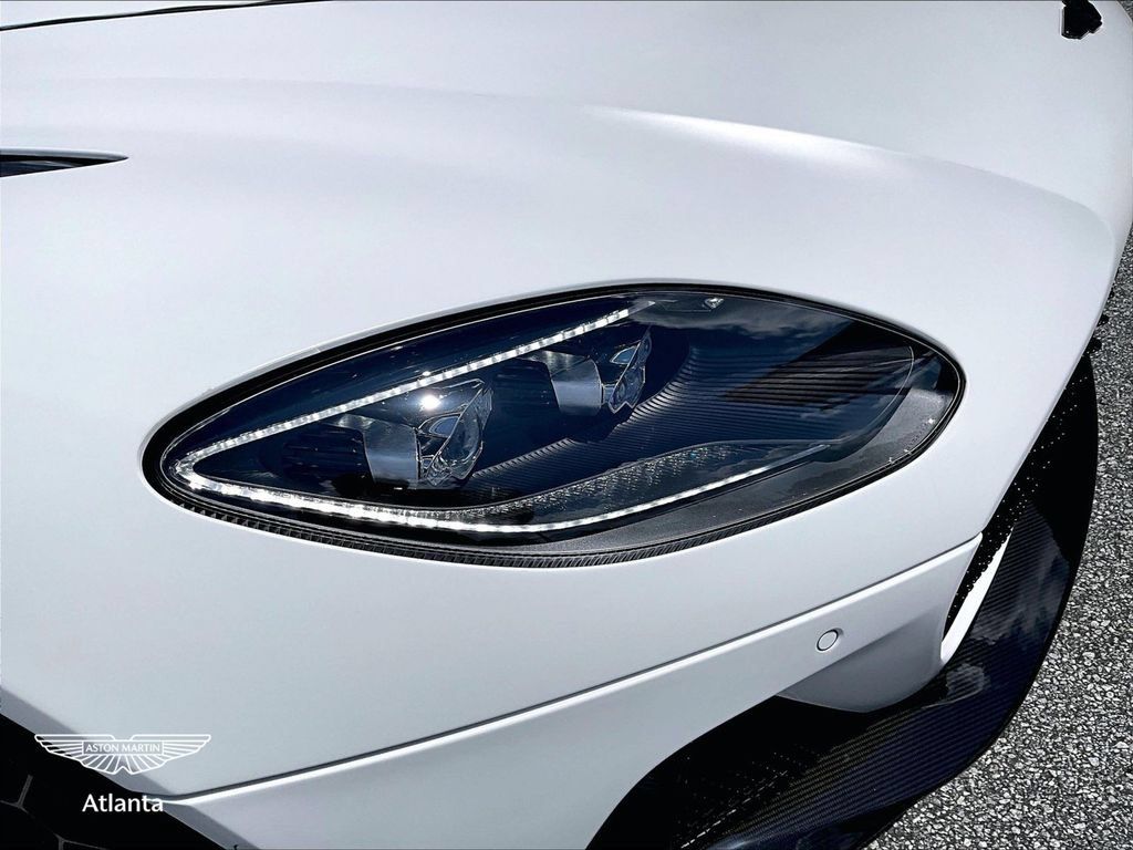 Used 2023 Aston Martin DBS Coupe RWD image 21