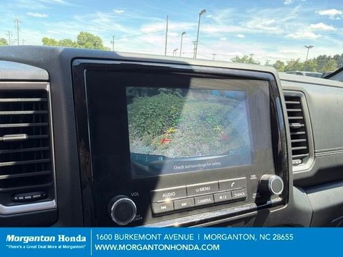 Used 2022 Nissan Frontier SV AWD/4WD image 9