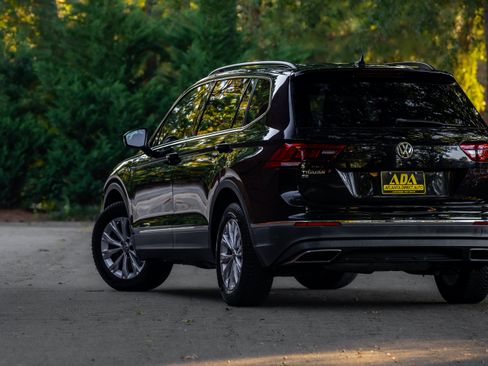Used 2018 Volkswagen Tiguan SE FWD image 28