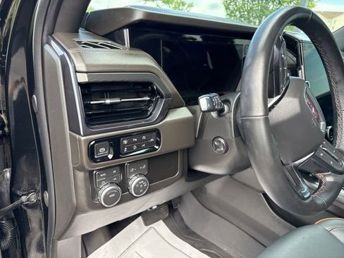 Used 2025 GMC Yukon AT4 AWD/4WD image 17