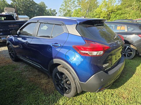 Used 2020 Nissan Kicks SR image 2