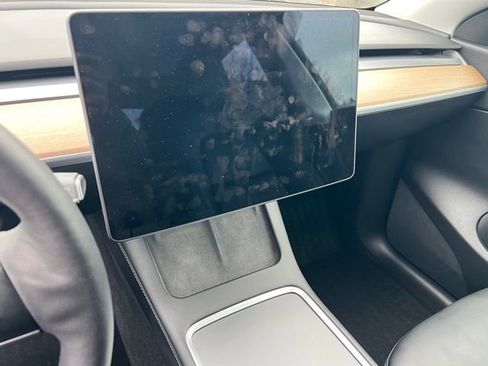 Used 2021 Tesla Model Y Long Range AWD/4WD image 16