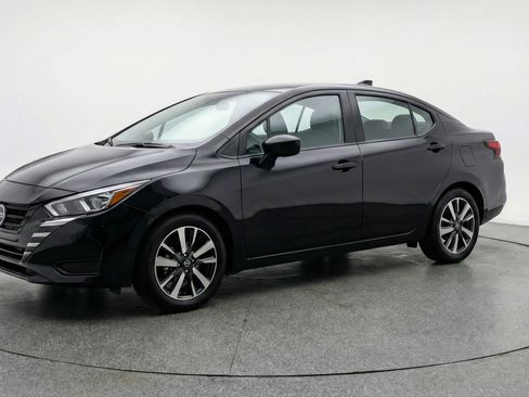 Used 2025 Nissan Versa SV image 3