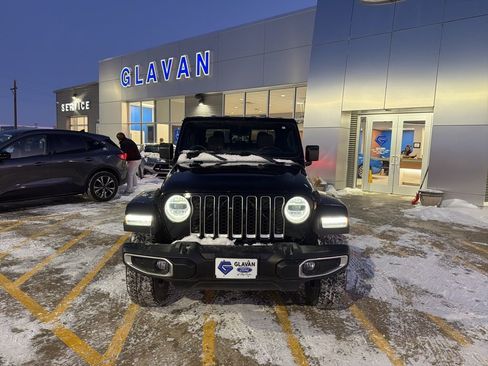 Used 2020 Jeep Gladiator Overland w/ Dual Top Group image 2