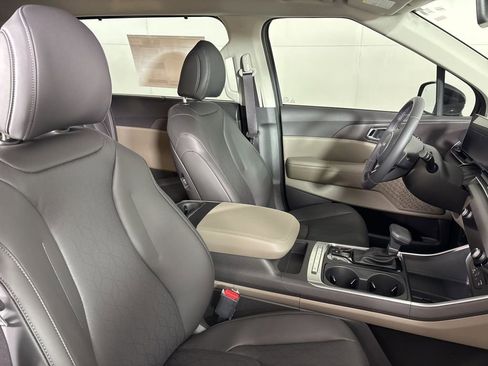 New 2026 Kia Carnival EX FWD image 18