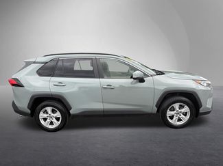 Used 2019 Toyota RAV4 XLE w/ Convenience Package AWD/4WD video 2