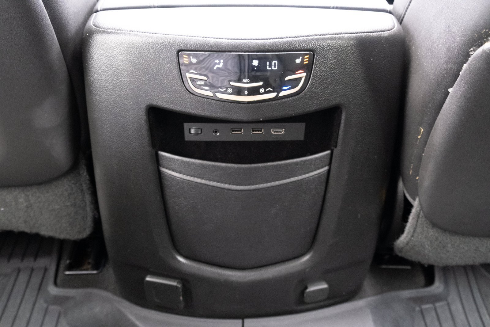 Used 2017 Cadillac Escalade Premium Luxury AWD/4WD image 18