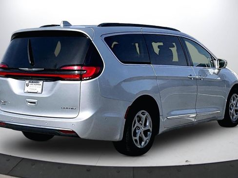 Certified 2022 Chrysler Pacifica Limited image 9