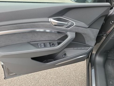 Used 2022 Audi e-tron S Prestige image 20