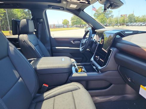 New 2026 GMC Yukon XL Denali w/ Denali Reserve Package AWD/4WD image 6
