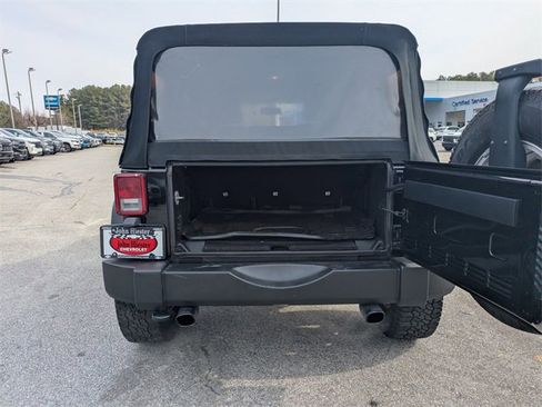 Used 2018 Jeep Wrangler Unlimited Sport S image 23
