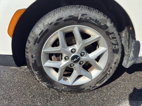 Used 2022 Kia Soul LX w/ Technology Package image 9