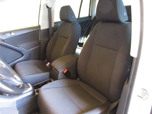 Used 2017 Volkswagen Tiguan Limited w/ Premium Package image 11