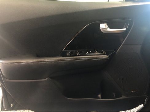 Used 2018 Kia Niro EX w/ EX Touring Graphite Edition FWD image 16