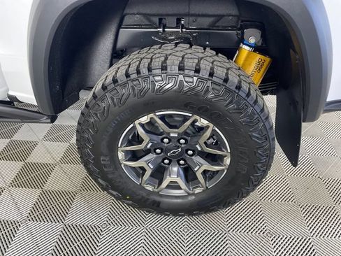New 2026 Chevrolet Colorado ZR2 w/ Technology Package AWD/4WD image 18