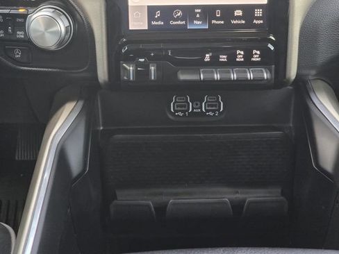 Used 2022 RAM 1500 Laramie AWD/4WD image 17