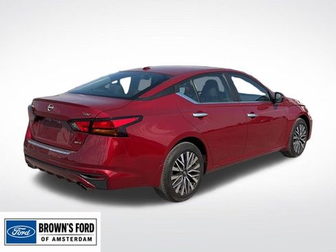 Used 2023 Nissan Altima 2.5 SV w/ SV Premium Package AWD/4WD image 5