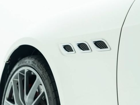 Used 2017 Maserati Quattroporte GTS GranSport RWD image 21