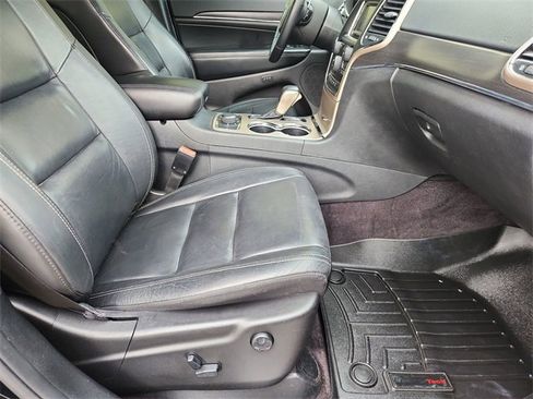 Used 2017 Jeep Grand Cherokee Limited image 26
