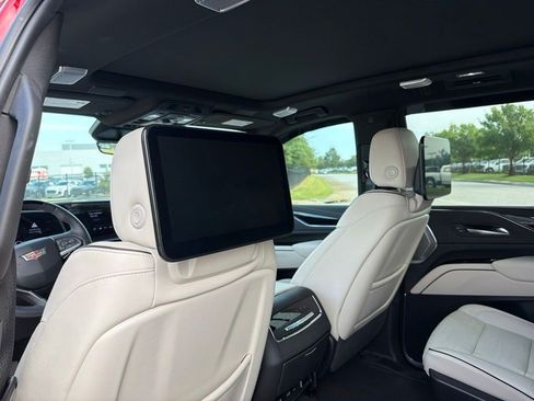 Certified 2024 Cadillac Escalade Sport w/ LPO, ONYX Package AWD/4WD image 7