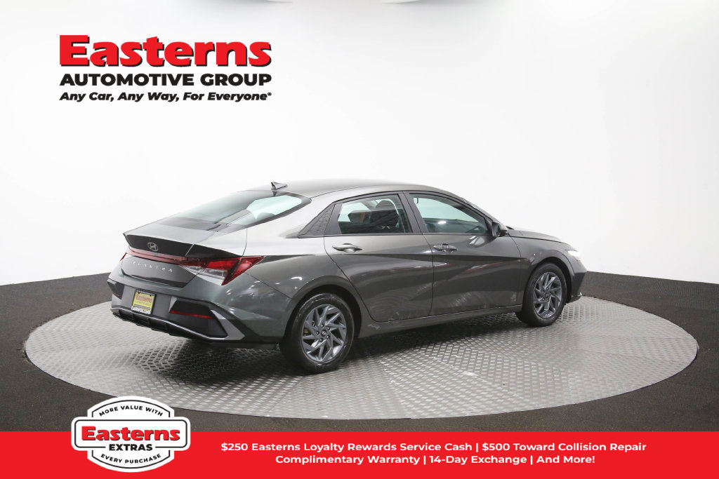 Used 2024 Hyundai Elantra SEL FWD image 41