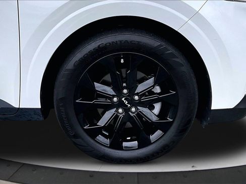 Used 2024 Kia Carnival SX image 35