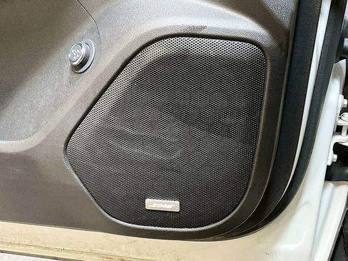 Used 2022 GMC Acadia SLT w/ Technology Package image 19