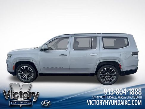 Used 2022 Jeep Grand Wagoneer Series III w/ Rear Seat Video Group 1 AWD/4WD image 2