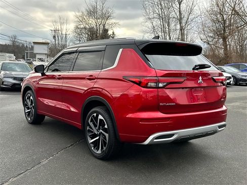 Used 2024 Mitsubishi Outlander SEL image 2