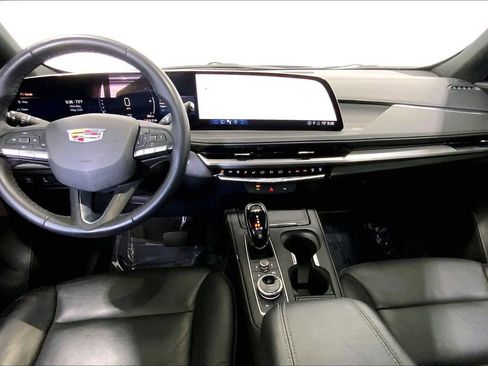 Used 2025 Cadillac XT4 Premium Luxury FWD image 15