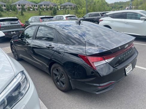 Used 2023 Hyundai Elantra SEL FWD image 11