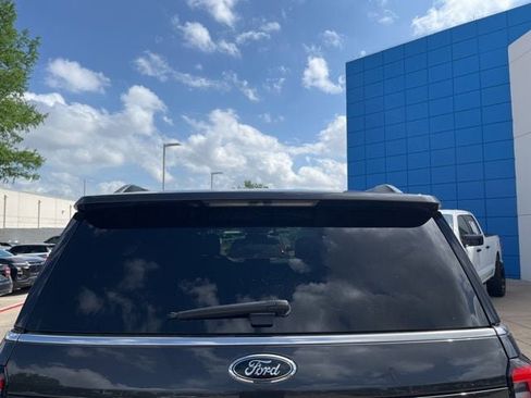 Used 2022 Ford Expedition Limited image 7