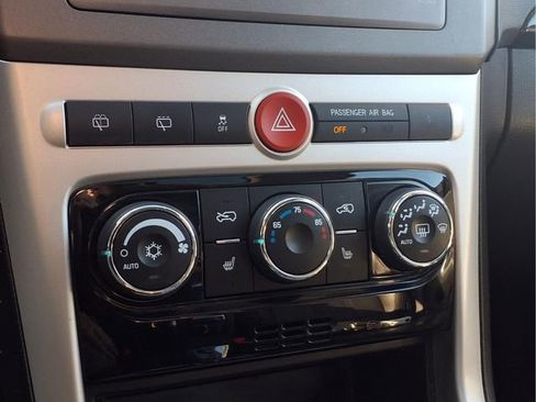Used 2015 Chevrolet Captiva Sport LT w/ Convenience Package FWD image 8