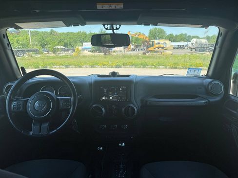 Used 2017 Jeep Wrangler Unlimited Sport w/ Quick Order Package 24S AWD/4WD image 21
