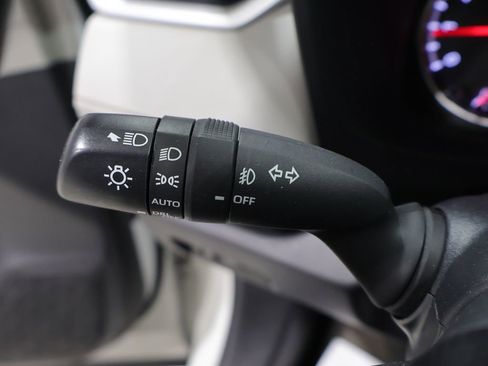 Used 2021 Toyota RAV4 XLE AWD/4WD image 34