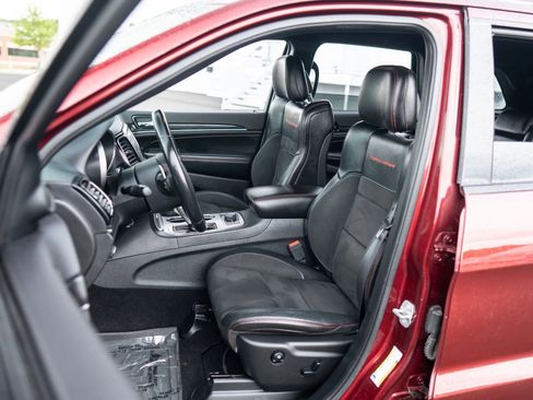 Used 2019 Jeep Grand Cherokee Trailhawk AWD/4WD image 30