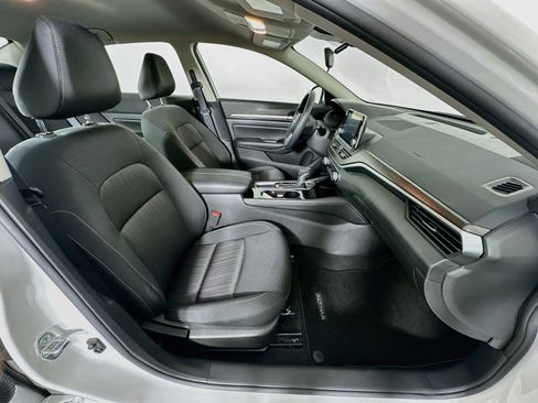 Used 2023 Nissan Altima 2.5 SV FWD image 30